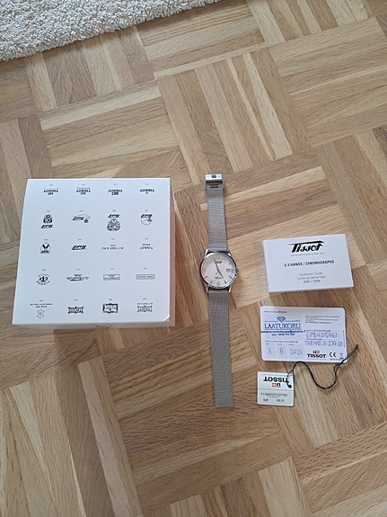Tissot Visodate Heritage Quartz rannekello kello