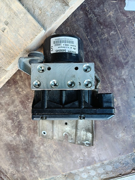 Volvo V70 mk2 2.5 TDI ABC pumppu