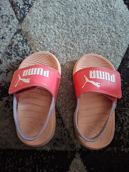PUMA sandaalit 22