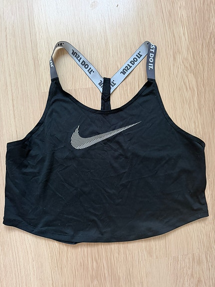 Nike musta lyhyt toppi