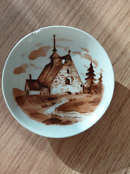 Arabia seinälautanen, kirkko
