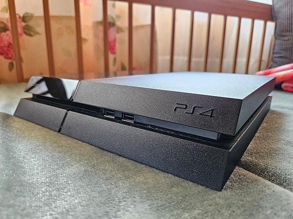 Playstation 4 pelikonsoli