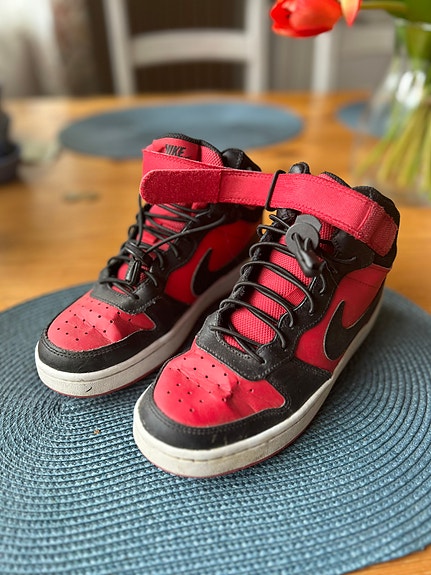 Vähän käytetyt Nike J C Borough Mid 37,5