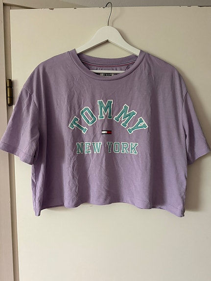Tommy Jeans lila crop paita