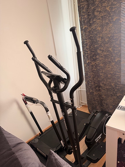 Cross trainer