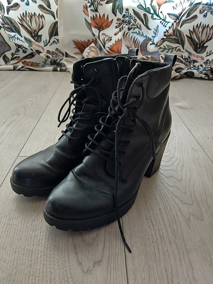 Nilkkurit korolla, Marco Tozzi | Boots with heel by Marco Tozzi