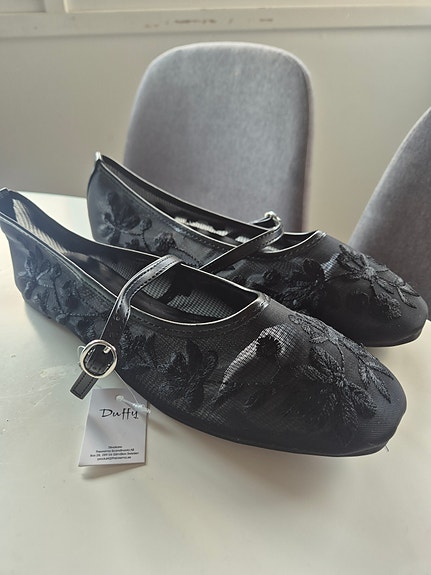 Uudet Duffy ballerinat 42