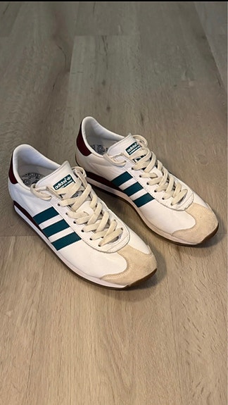 Adidas Classic Sneakers
