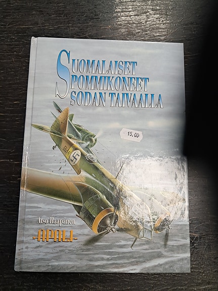 Suomalaiset pommikoneet sodan taivaalla -kirja