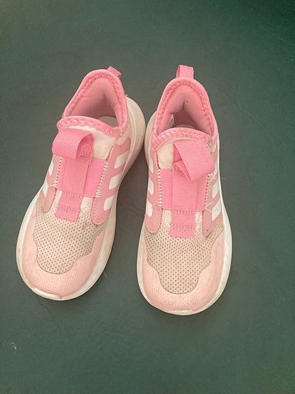 Adidas lenkkarit 27