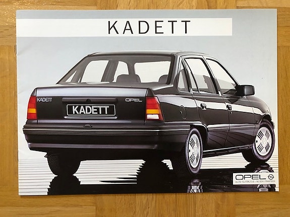 Esite Opel Kadett E porrasperä vuodelta 1985 / 1986