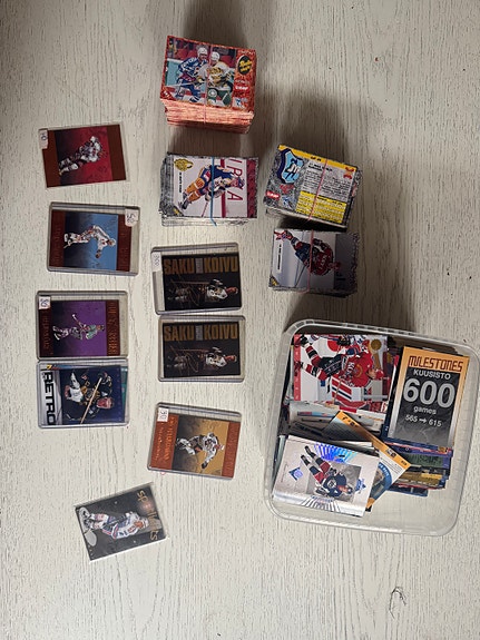 SM-Liiga ja NHL kortteja -90 luvulta