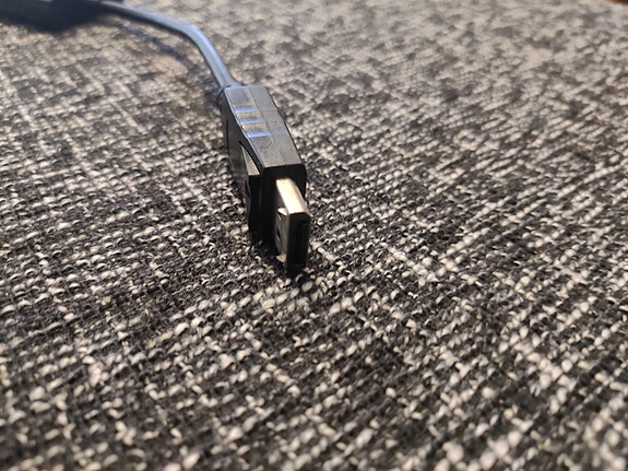 HDMI -> Displayport adapteri