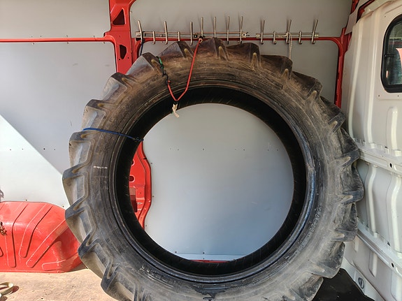 Traktorin rengas 13.6R38