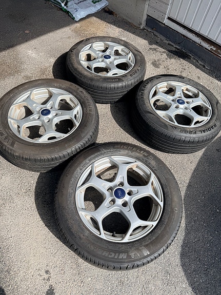 Ford Mondeon kesärenkaat aluvanteilla