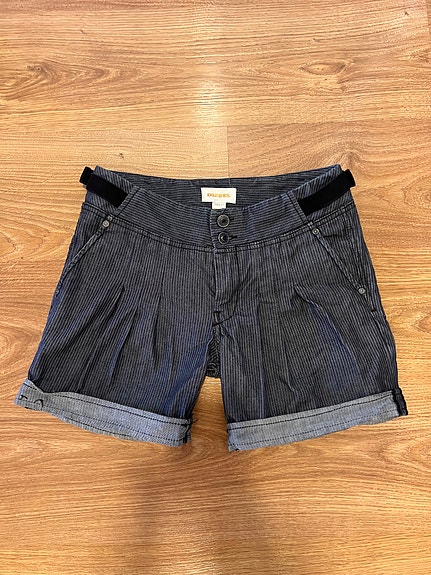 Dieselin farkkushortsit koko 27