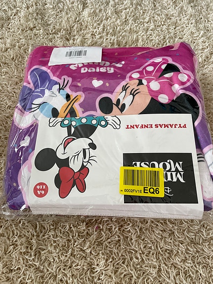 Myydään uusi Disney oloasu/yöasu koko 116