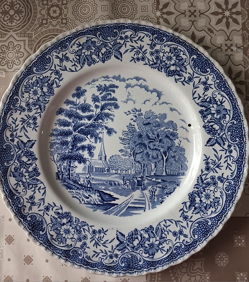 Royal Tudor Ware Olde England lautanen sinivalkoinen