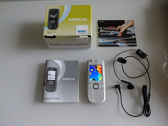 Nokia 3120 Classic + myyntipakkaus ja tarvikkeita