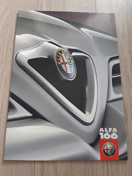 Alfa Romeo -esitteet