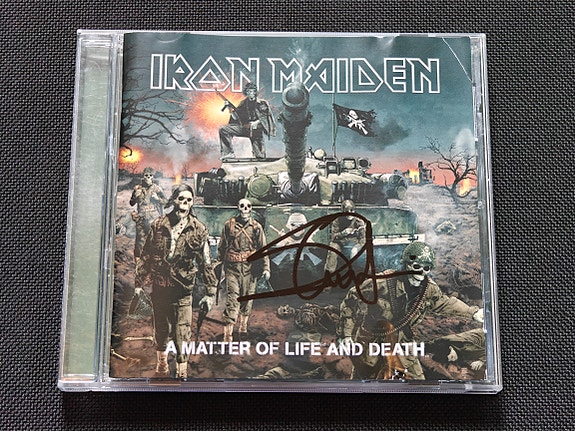 Iron Maiden CD Nimikirjoituksella
