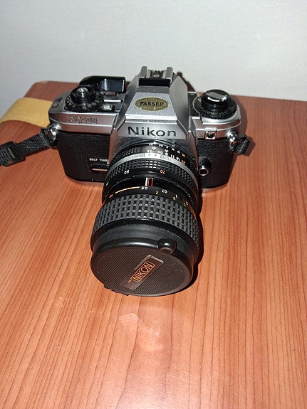 Nikon FG-20 ja objektiivi
