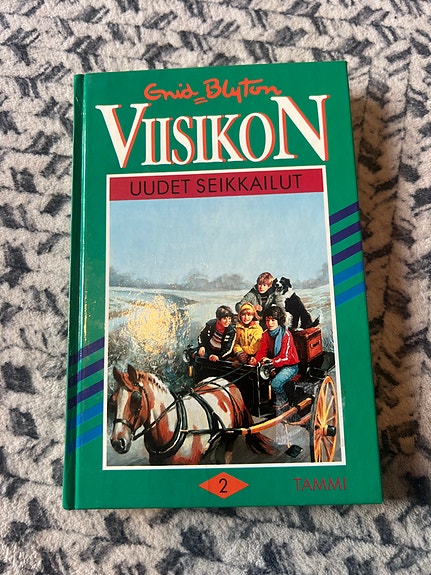 Enid Blyton Viisikko -kirjat 2 ja 3 kovakantiset