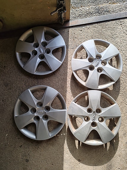 Kia 15" pölykapselit 4 kpl