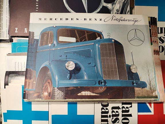 Vanhoja Mersun autoesitteitä -50-60 luvulta