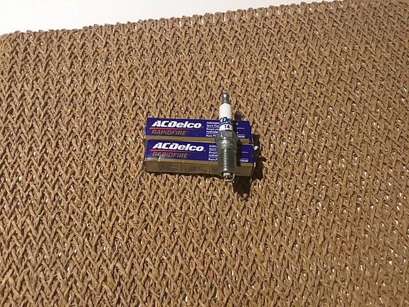 Acdelco 14 sytytystulpat amerikkalaisiin autoihin.