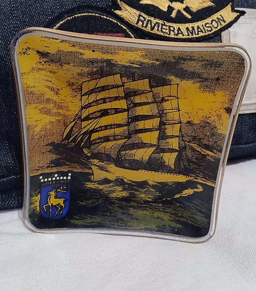 Vintage lasinen tuhkakuppi
