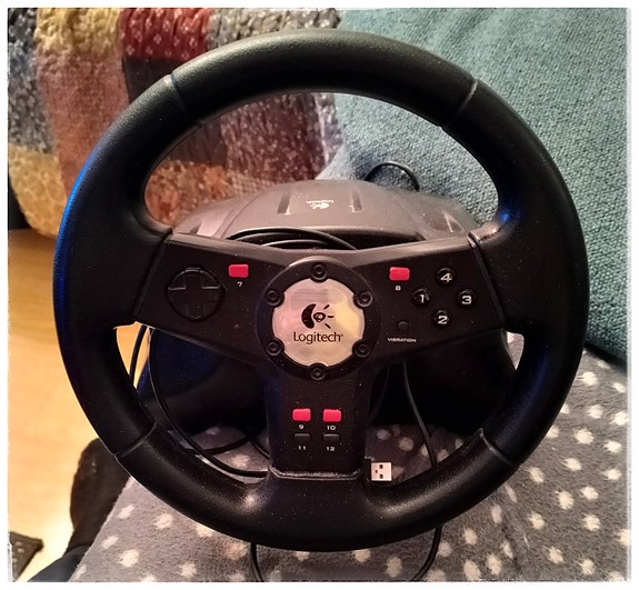 Logitech Formula ratti ja polkimet