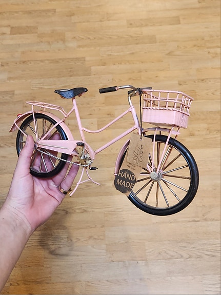 Retrotyylinen polkupyörä-koristefiguuri (Pinkki)