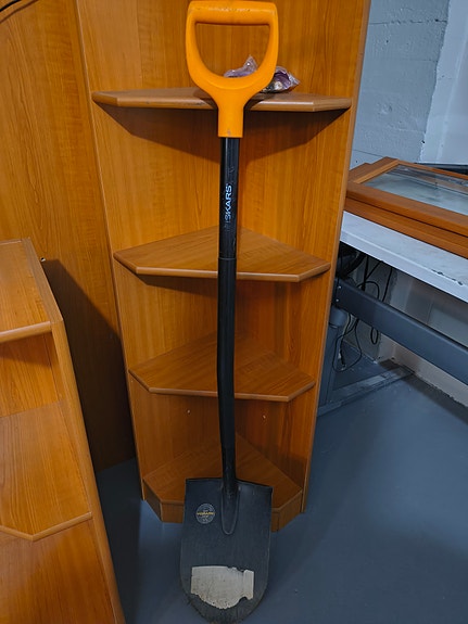Myyntiin Fiskars pistolapio