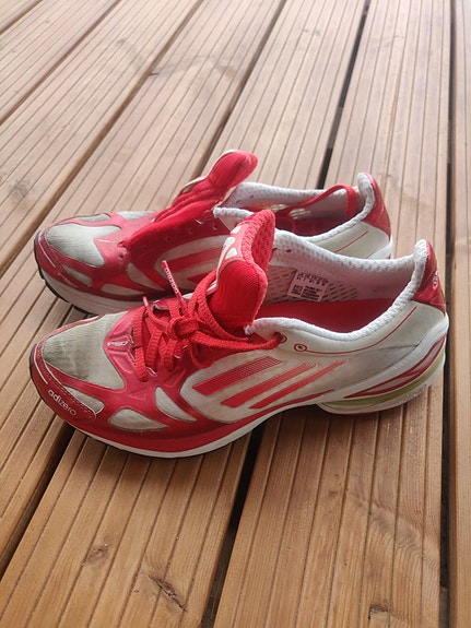 Adidas juoksukengät