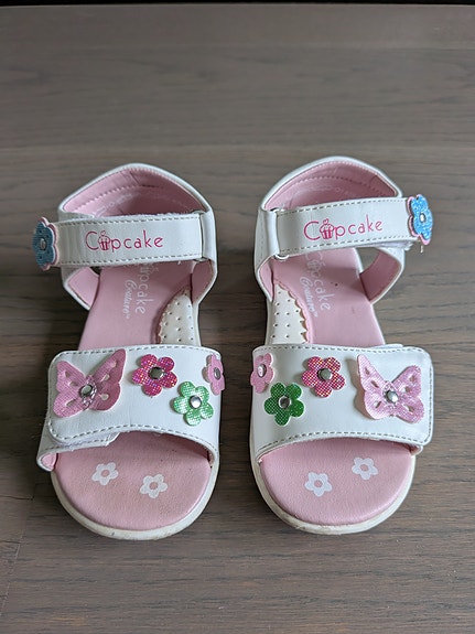 Cupcake sandaalit/ juhlakengät koko 24