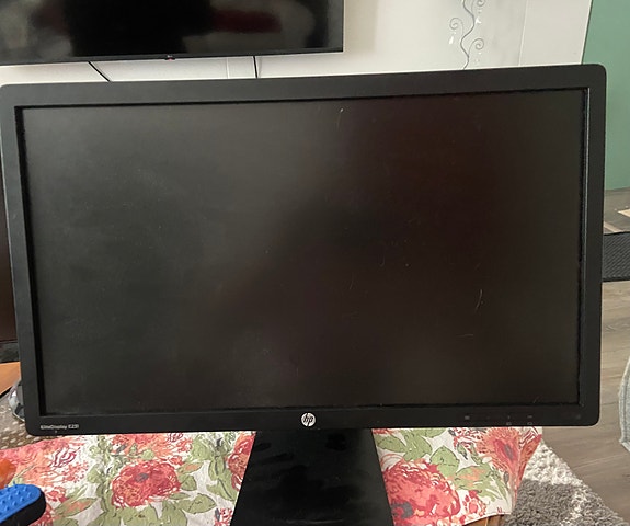 HP 24" näyttö