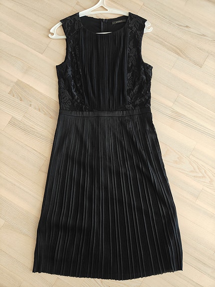 Esprit -juhlamekko, S/38