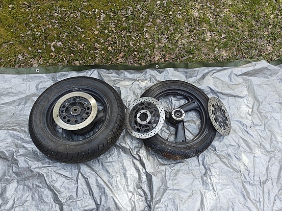 Yamaha FJ 1200 moottoripyörän osat.