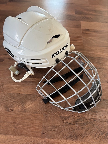 Bauer 5100 jääkiekkokypärä ja Bauer Profile II SP ristikko