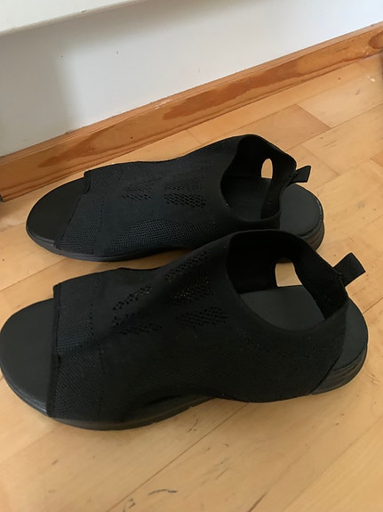 Mustat sandaalit koko 41