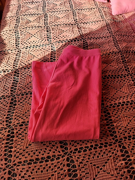 Myydään uudet pinkit Finnwear housut/legginsit