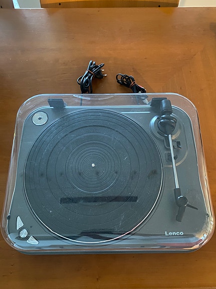 Lenco L-83 levysoitin