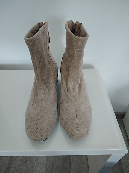 Beige nilkkurit koko 38 vetoketjulla