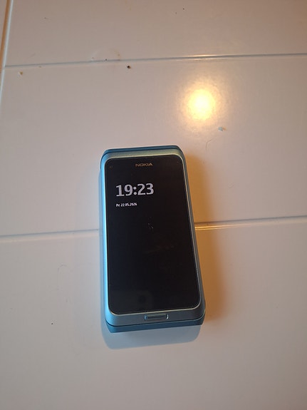 Nokia E7