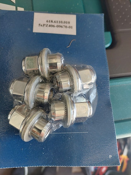 Toyotan vanteiden mutterit 4x5kpl
