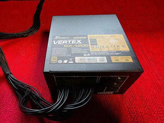Seasonic VERTEX GX-1200 -ATX-virtalähde, 1200W (Takuu voimassa!)