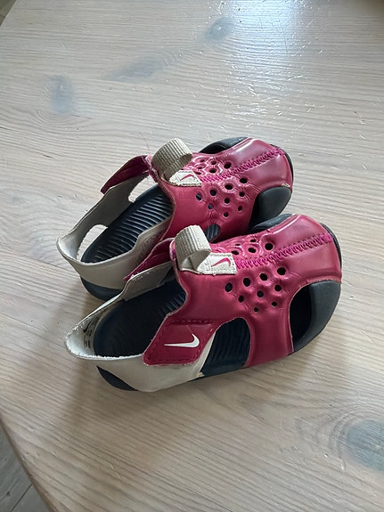 Nike sandaalit 21