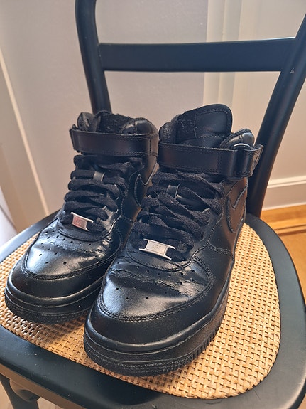 Nike Air Force 1 mid -lenkkarit koko 37,5 musta unisex