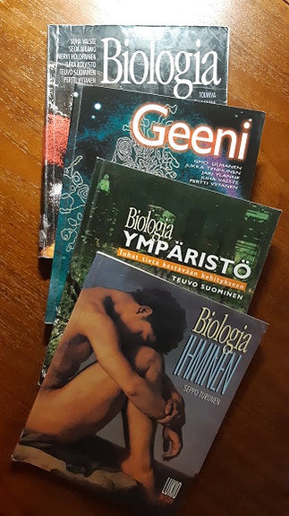 Biologia, 4 oppikirjaa